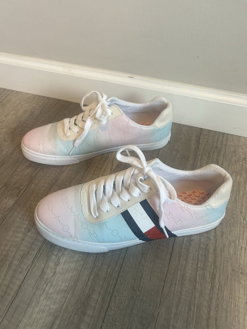 Tommy Hilfiger TWLAYLEE Women’s Sneakers Size 10M Pastel Stripe Casual Shoes - Picture 6 of 12